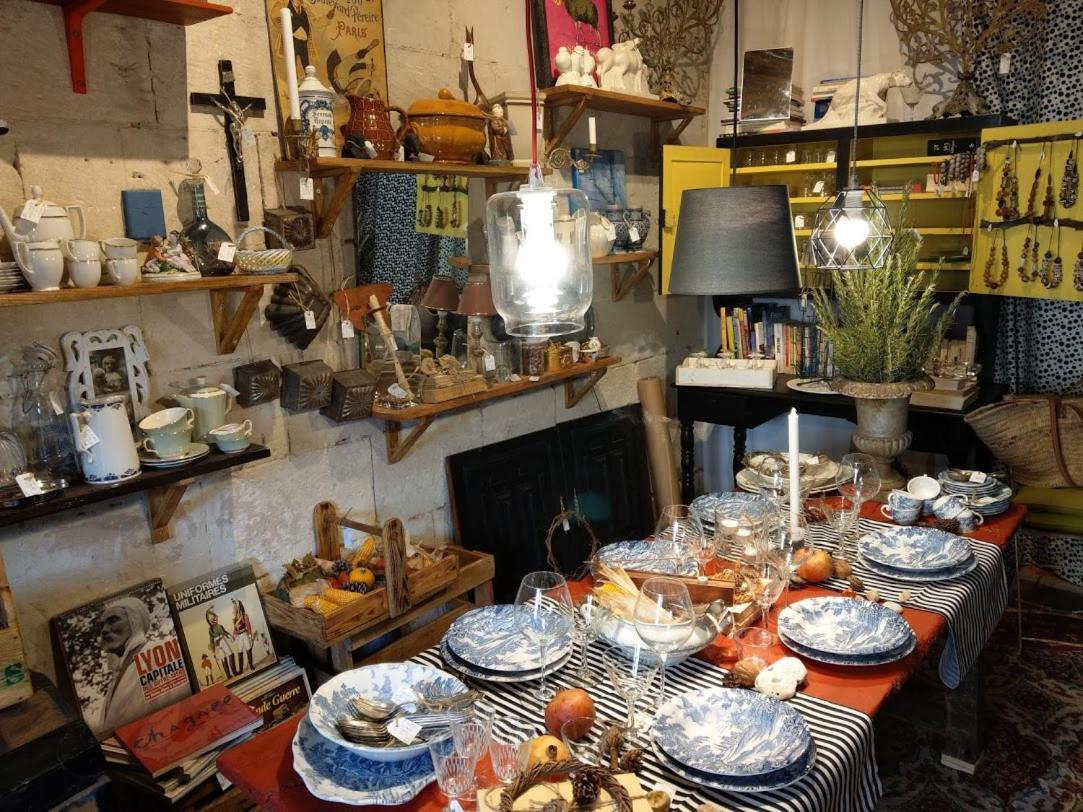 Maison D'Hotes "Les Volets Verts" Et Sa Brocante Ecueille Zewnętrze zdjęcie