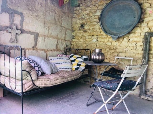 Maison D'Hotes "Les Volets Verts" Et Sa Brocante Ecueille Zewnętrze zdjęcie