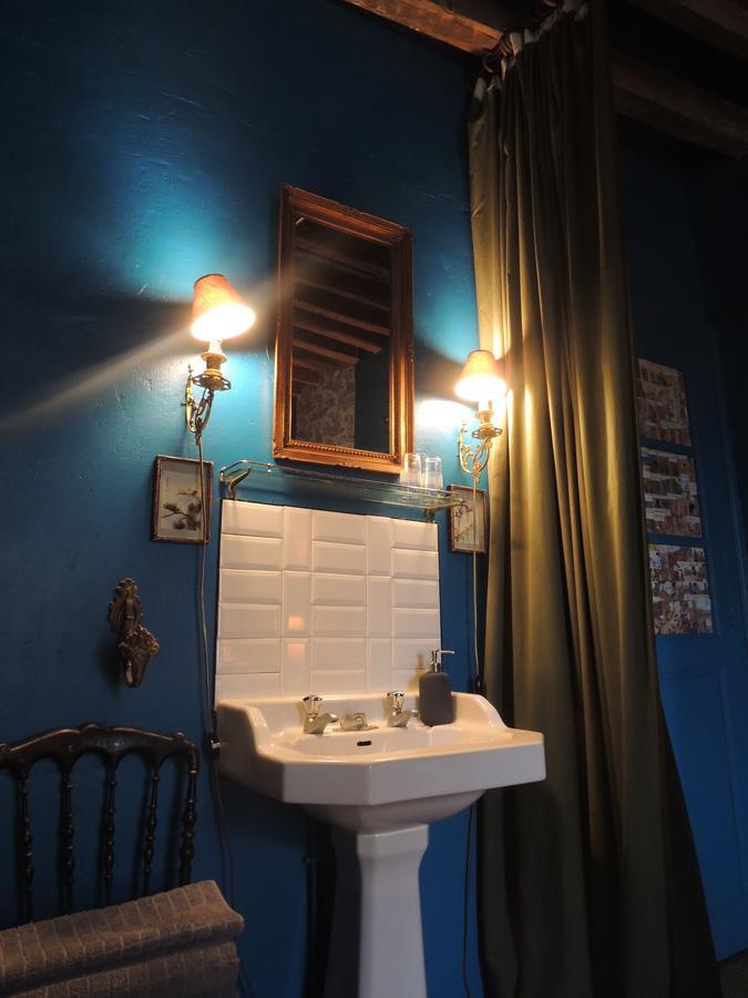 Maison D'Hotes "Les Volets Verts" Et Sa Brocante Ecueille Zewnętrze zdjęcie